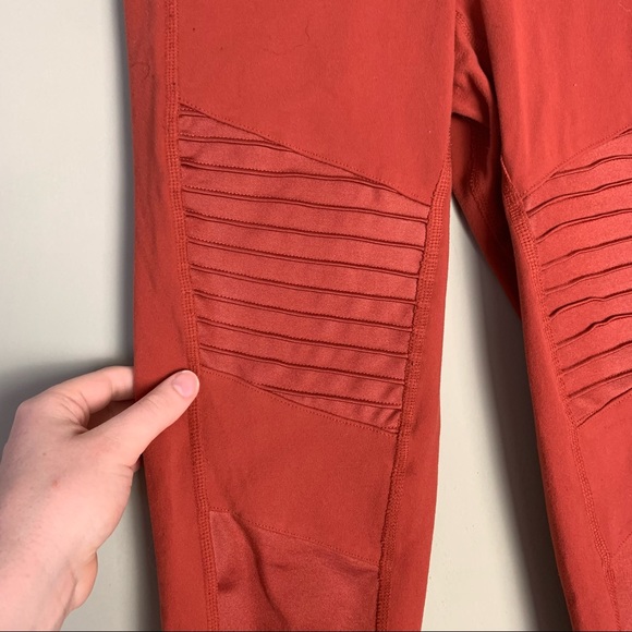 Alo Yoga High Waisted Sienna Burnt Orange Moto Leggings Size XS - Picture 6 of 11